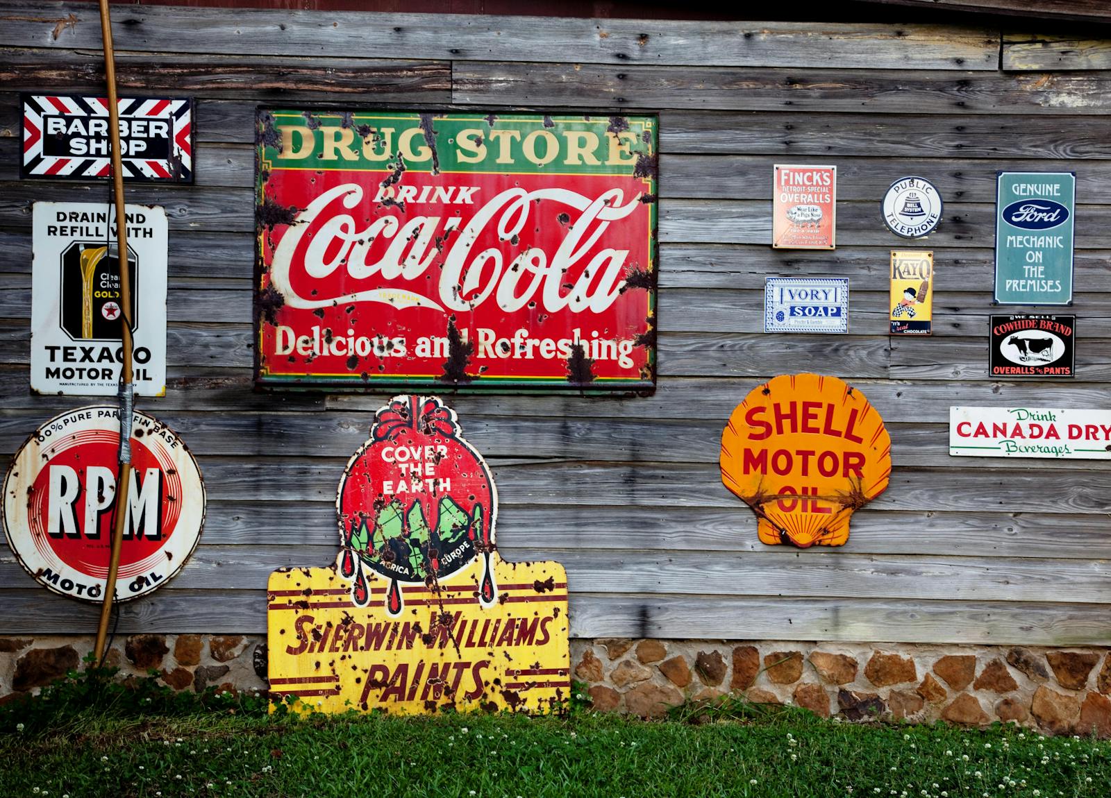 From Vintage To Modern: The Timeless Appeal of Different Signage in Design